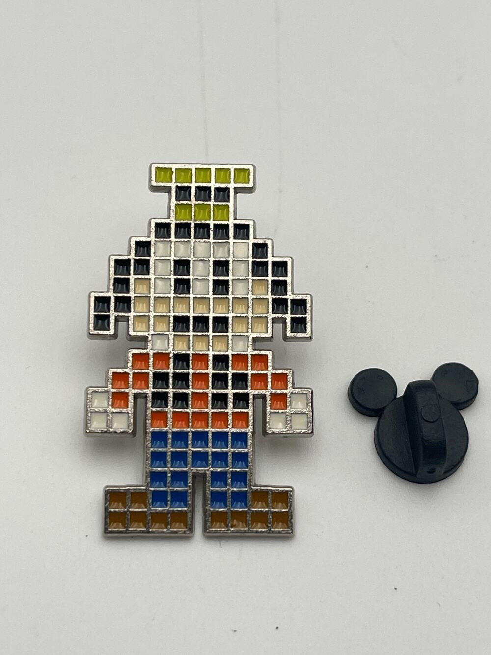 8-Bit | Digital Pixel | Mystery | Goofy | Disney Pin Trading | Disneyland